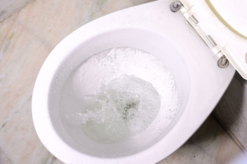 Vaso sanitário borbulhando quando chove