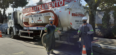 Hidrojateamento de esgoto em São Paulo
